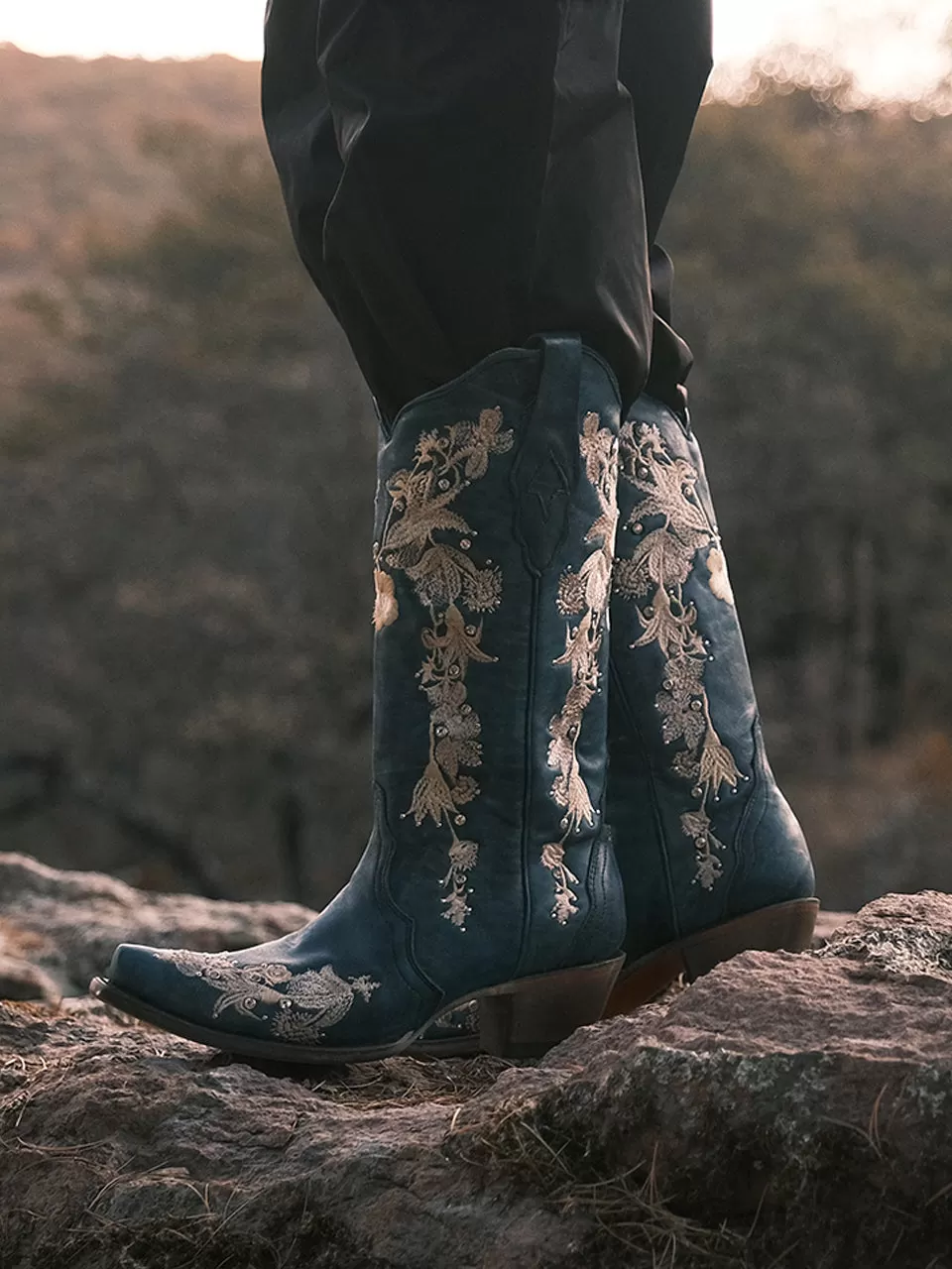 A4361 - WOMEN'S WHITE FLORAL EMBROIDERY WITH CRYSTALS NAVY BLUE SNIP TOE COWBOY BOOT