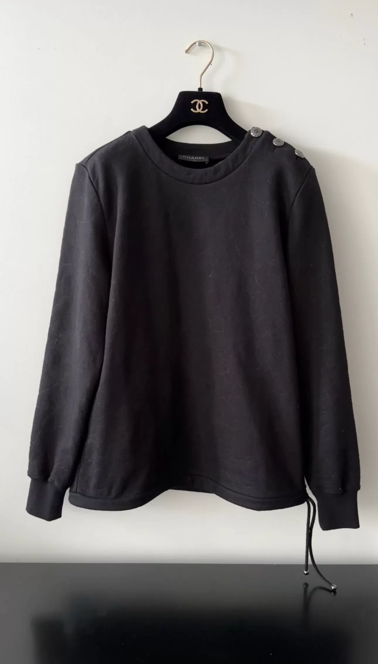 Chanel 18B Black Camelia Top Stitch Pullover Sweatshirt - FR40 / M