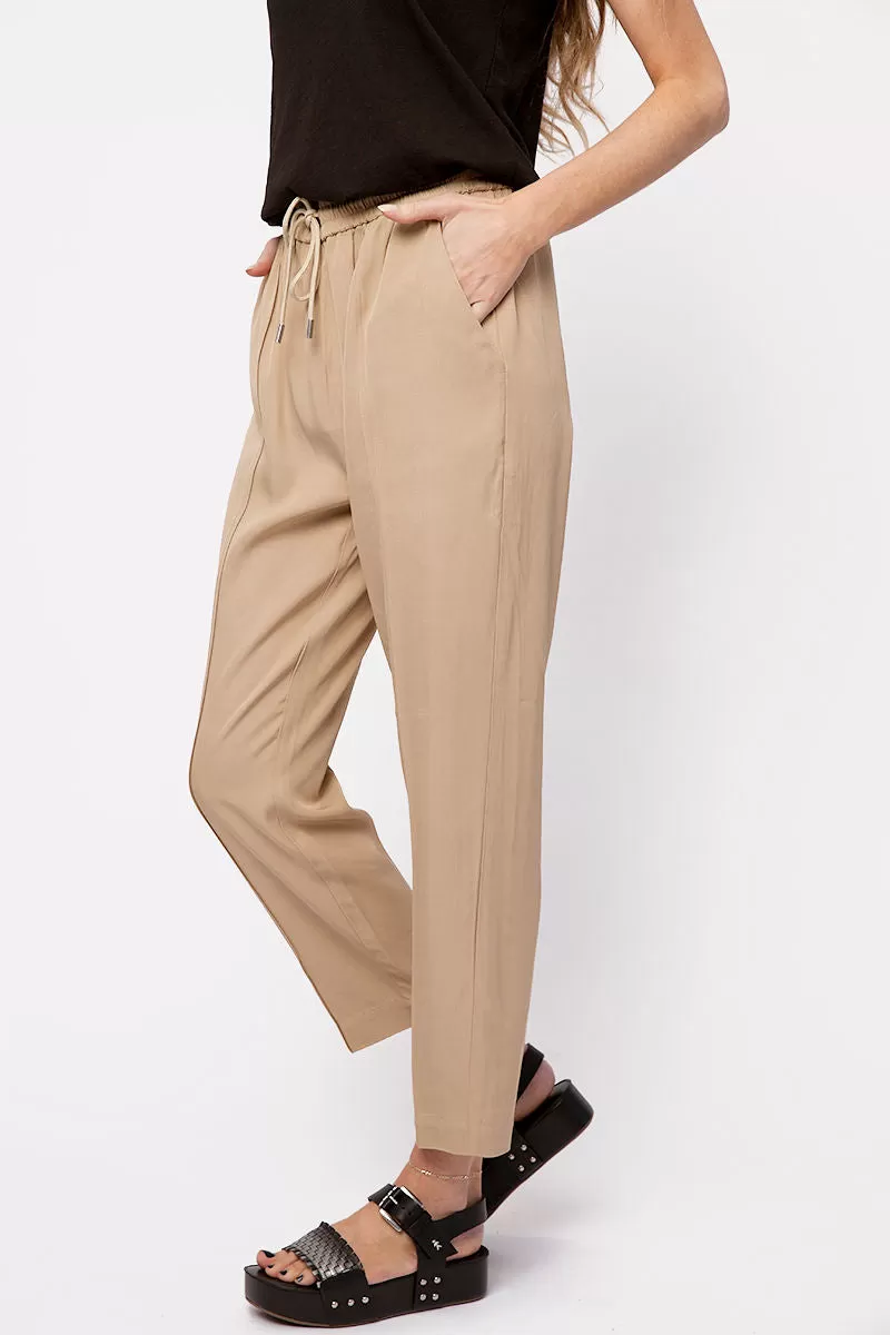 Cropped Pull-On Pant in Dune