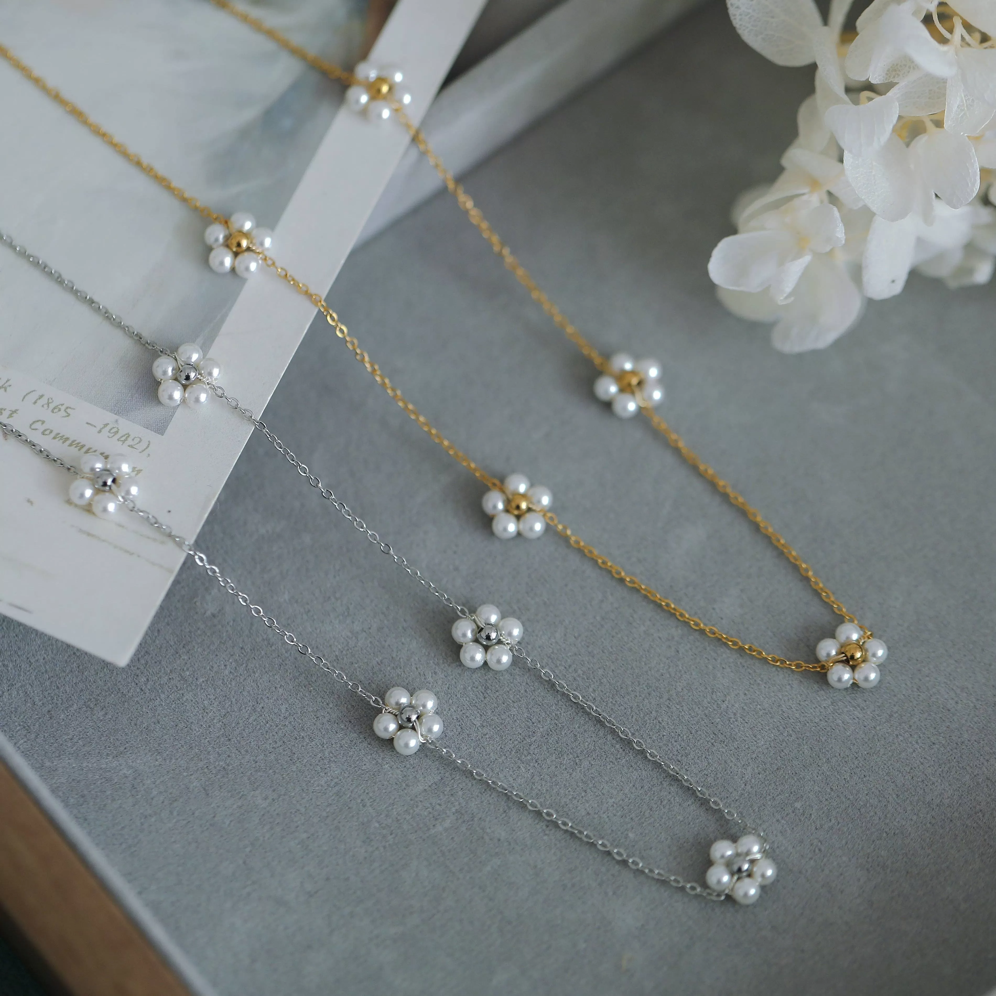 Daisy Flower Choker Necklace