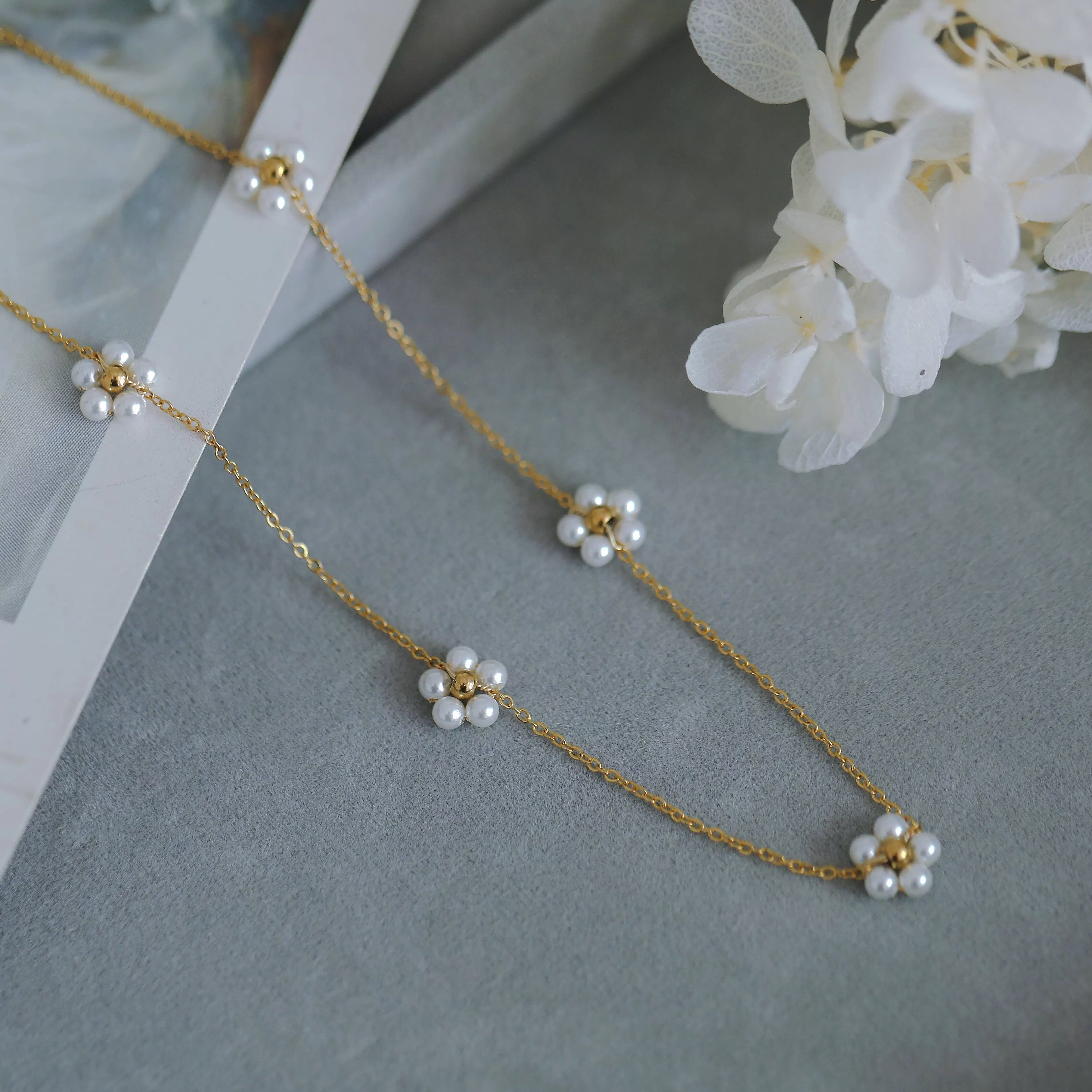 Daisy Flower Choker Necklace