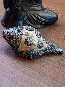 Hand Carved Traditional Tibetan Conch (Silver)