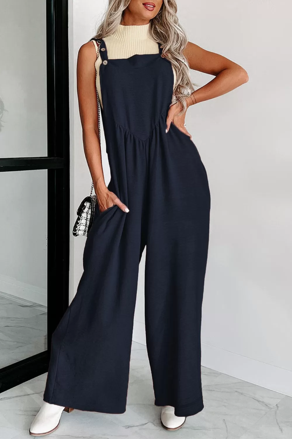 Jumpsuit mit eckigem Ausschnitt und breiten Trägern von Sunset and Swim