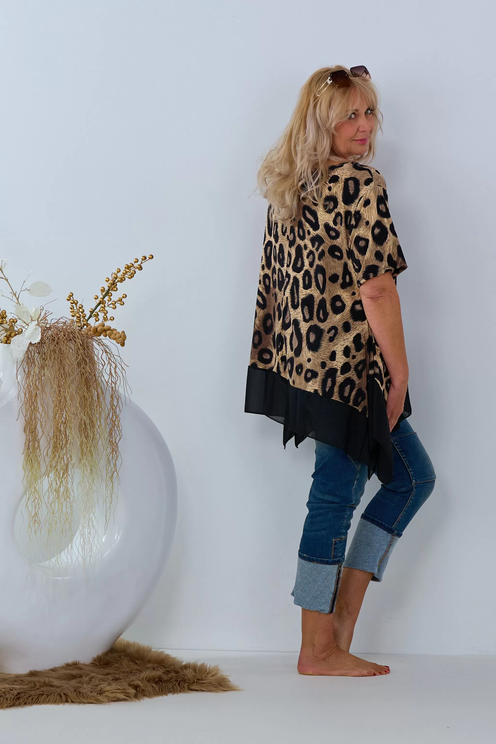 oversized Shirt mit großem Leo-Muster und Bluseneinsatz, leo